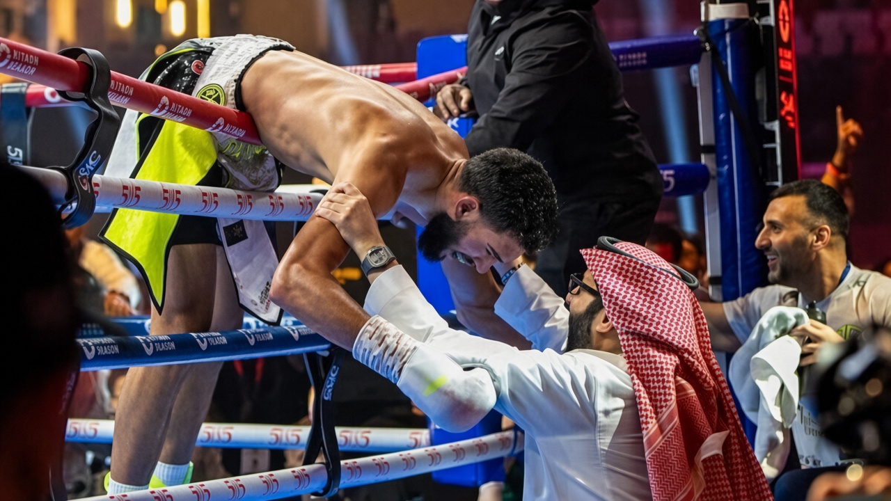 Hamzah Sheeraz embraces Turki Alalshikh at ringside following a Riyadh Season boxing event