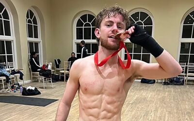 Le boxeur « Miracle » fait ses débuts après 24 heures de saignement de nez et de chimio