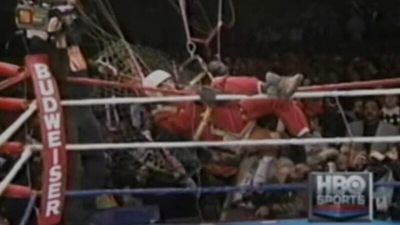 Fan Man s'écrase sur le ring lors du combat Bowe contre Holyfield en 1993